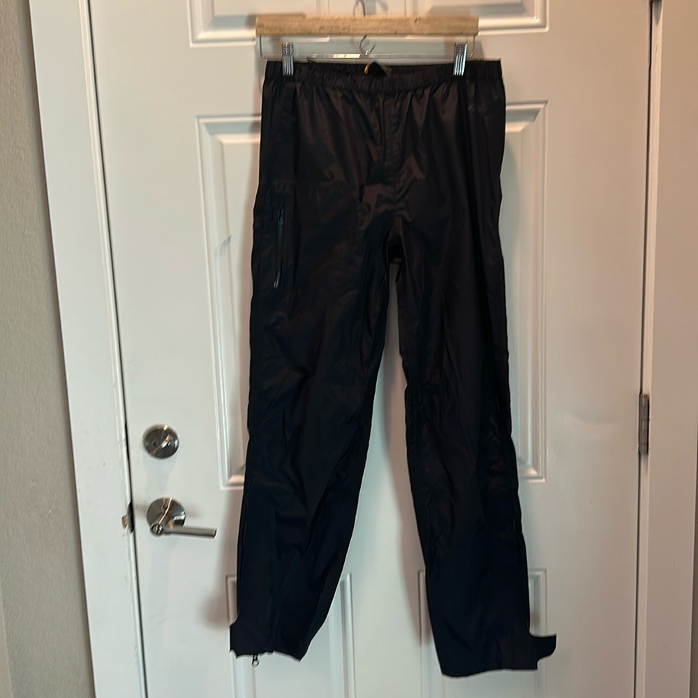 GoLite women’s rain pants size M- barely worn
